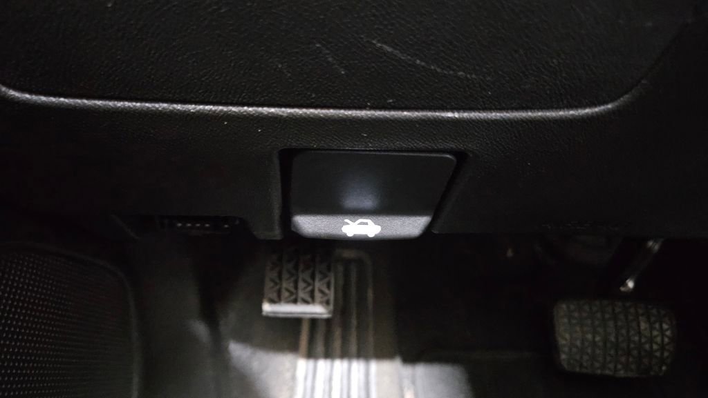 Used 2021 Chevrolet Malibu LS w/ Driver Confidence Package II image 28