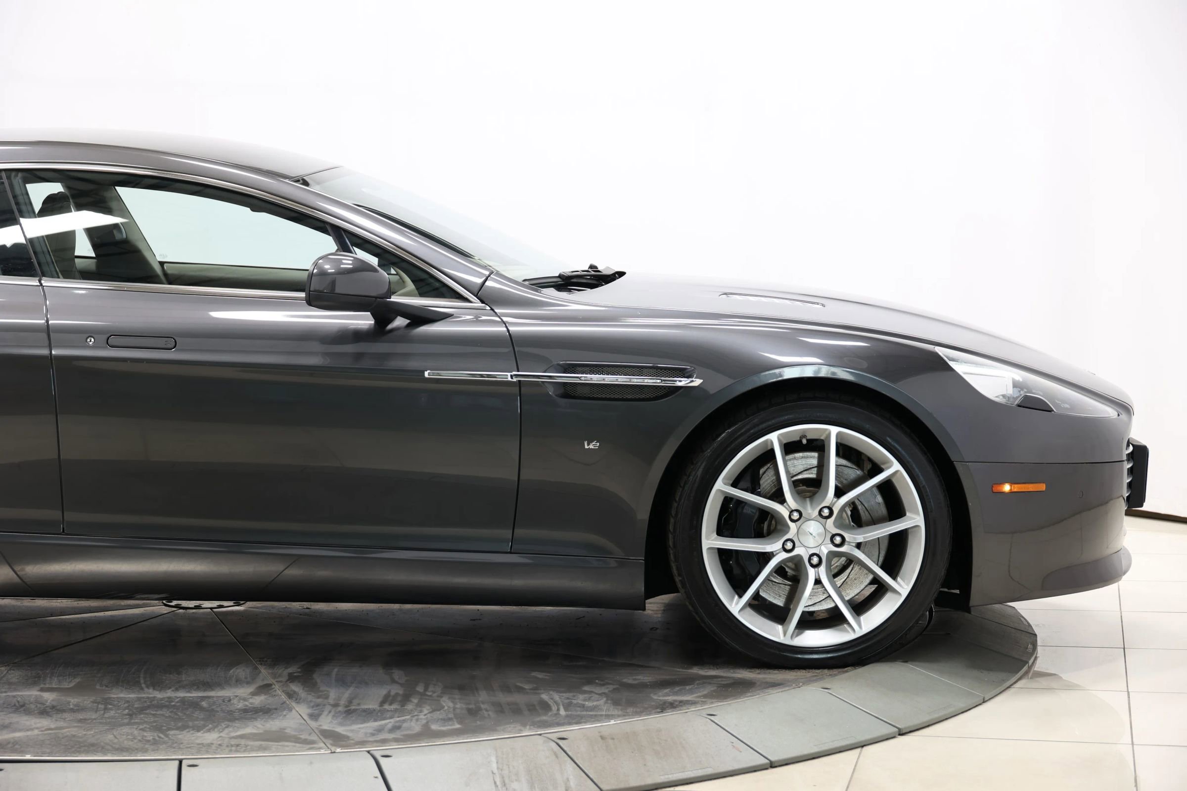 Used 2017 Aston Martin Rapide S image 52