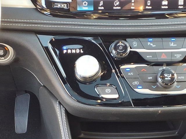 New 2026 Chrysler Pacifica Limited w/ S Appearance Package FWD image 10