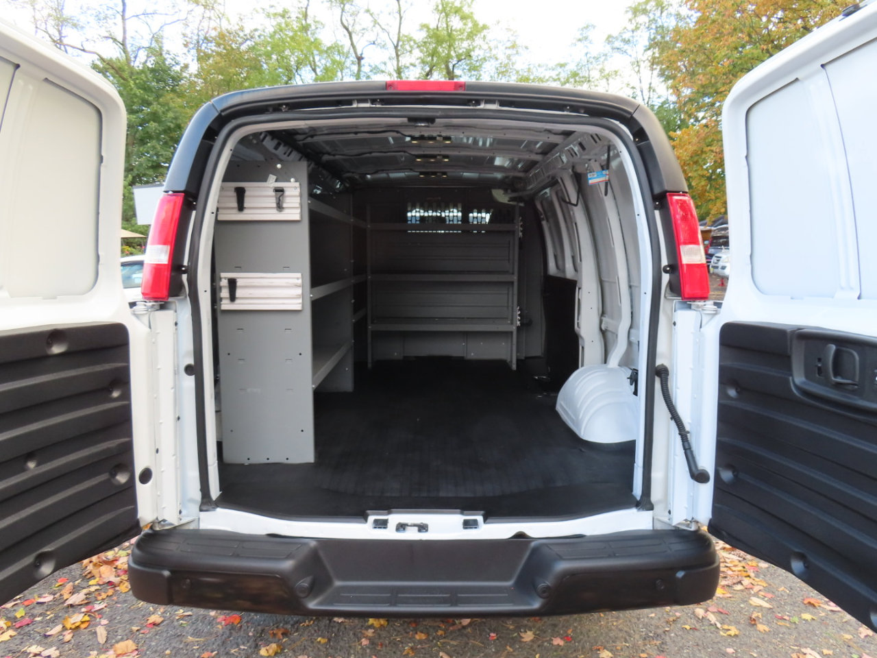 Used 2022 Chevrolet Express 2500 w/ Driver Convenience Package image 9