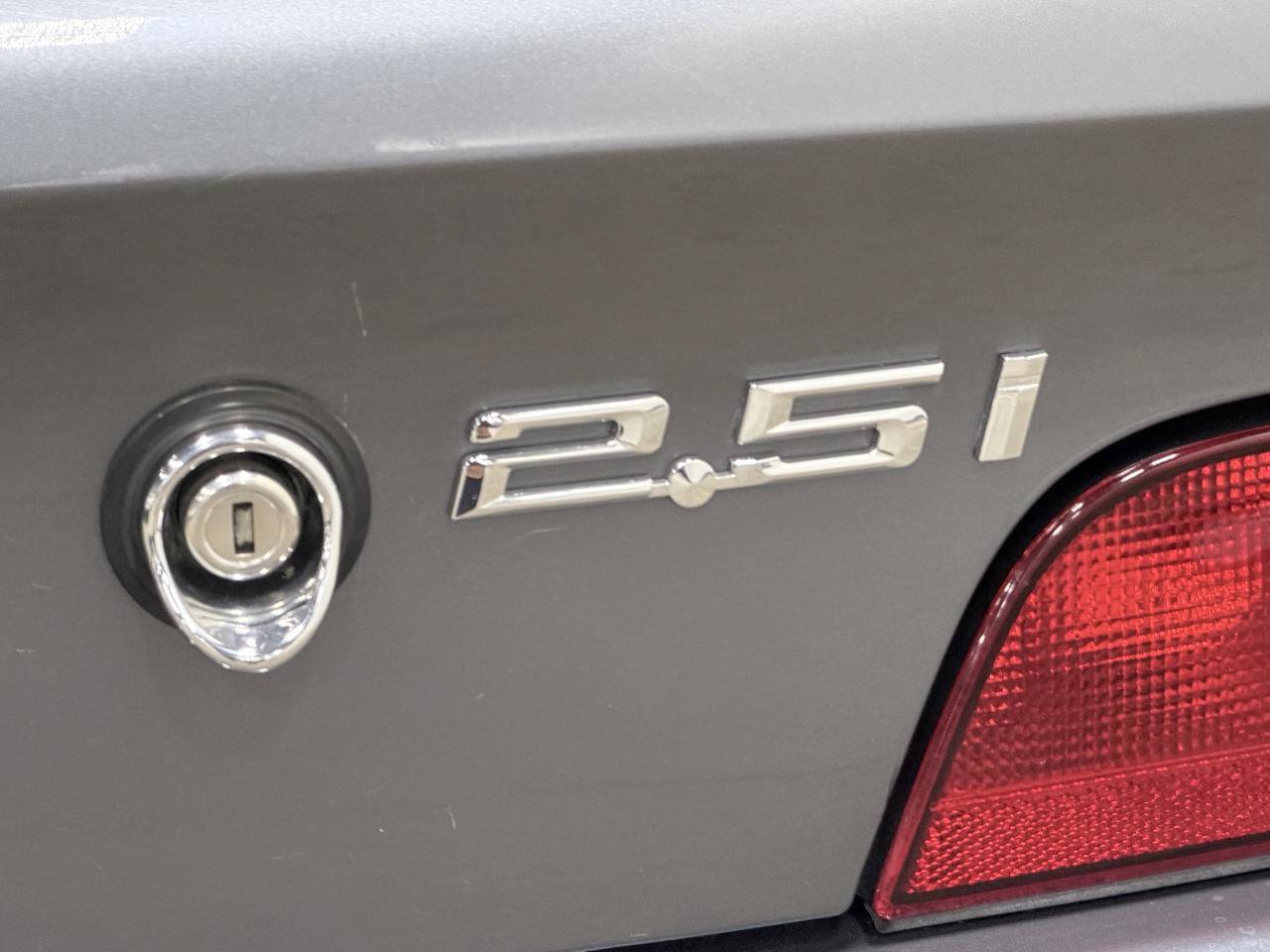 Used 2001 BMW Z3 2.5i RWD image 29