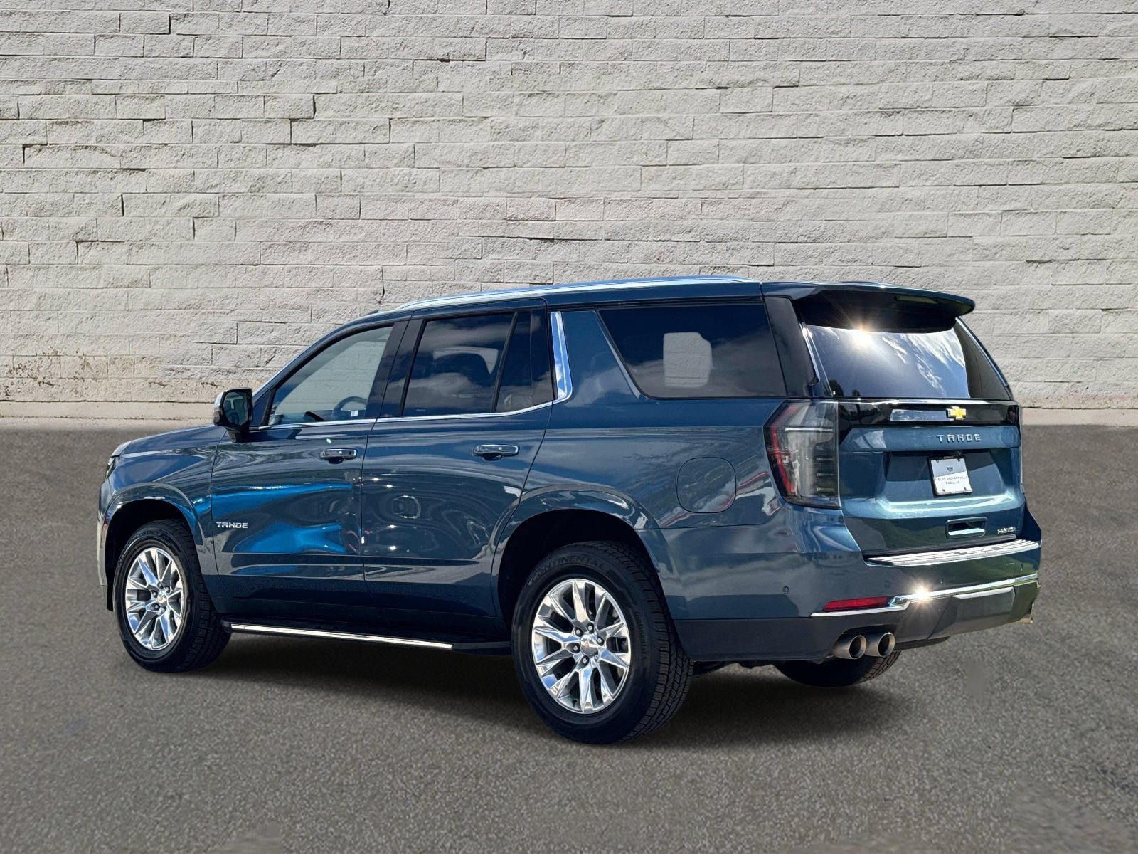 Used 2025 Chevrolet Tahoe Premier RWD image 3