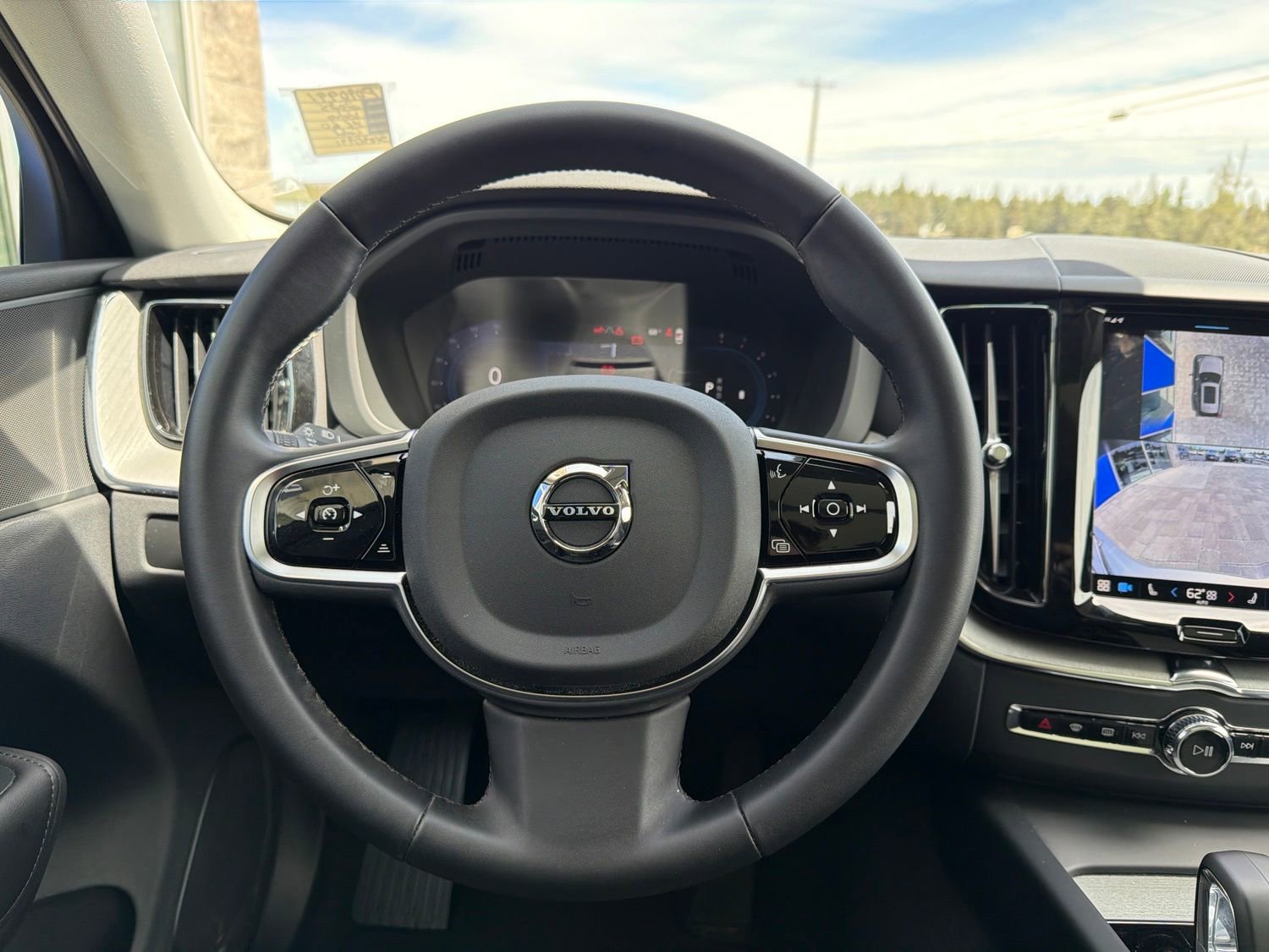 Used 2025 Volvo XC60 B5 Plus AWD/4WD image 10