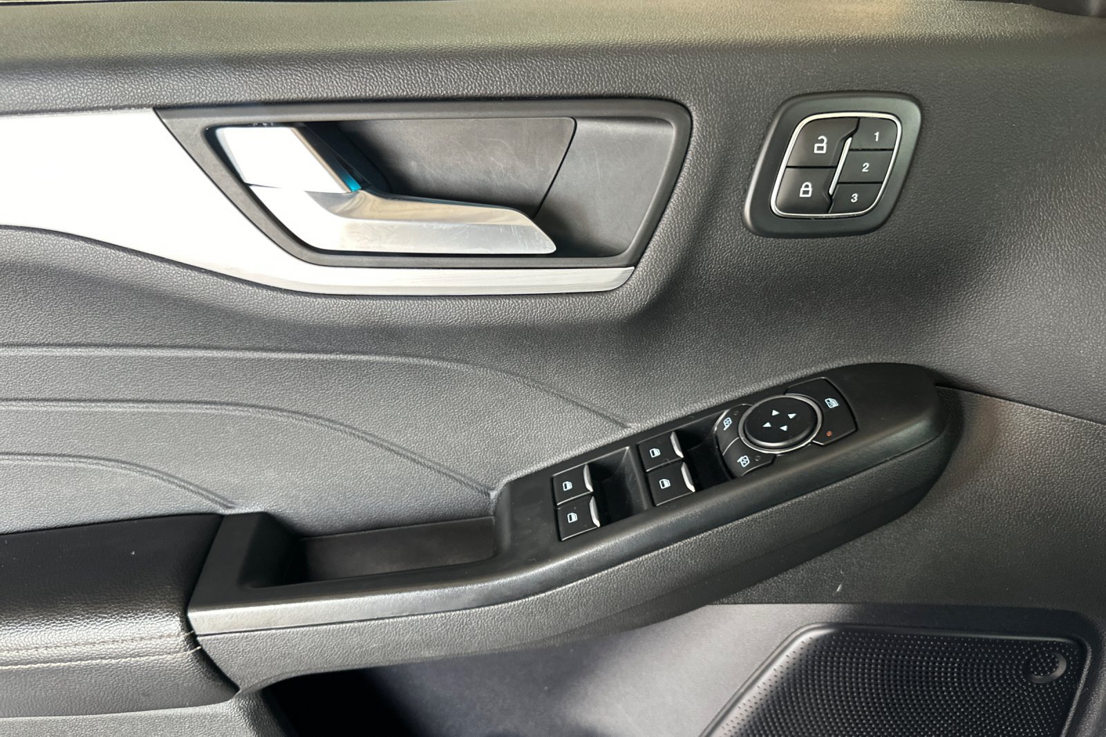 Used 2024 Ford Escape Platinum AWD/4WD image 11