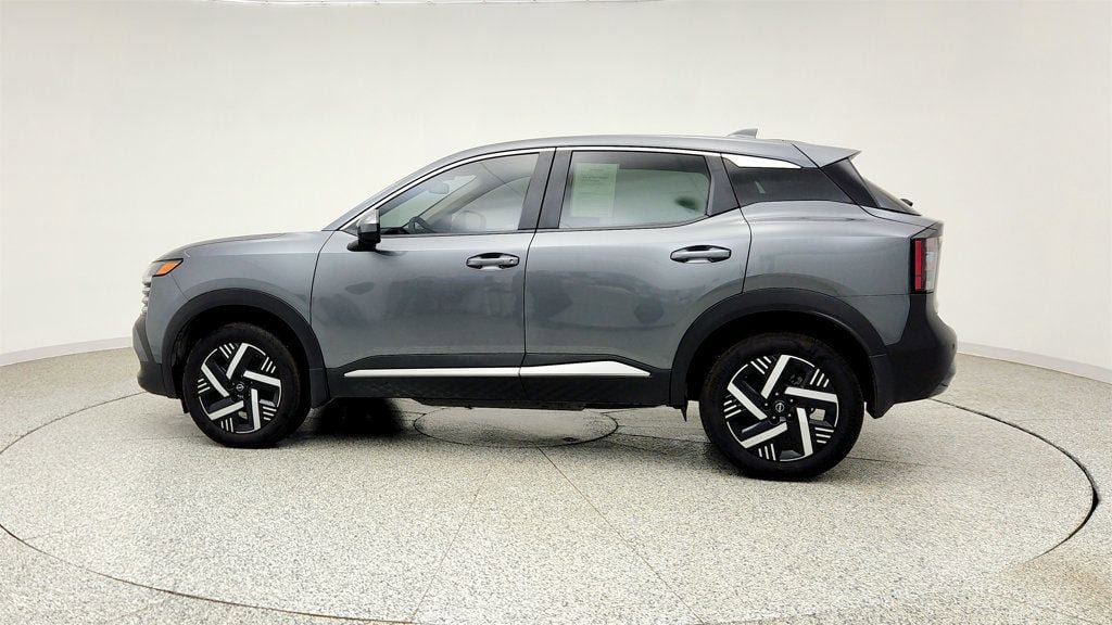Used 2025 Nissan Kicks SV FWD image 8