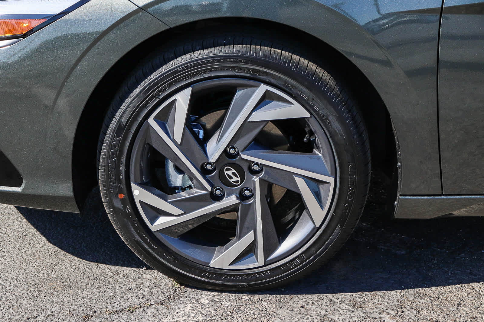 New 2026 Hyundai Elantra Limited FWD image 29
