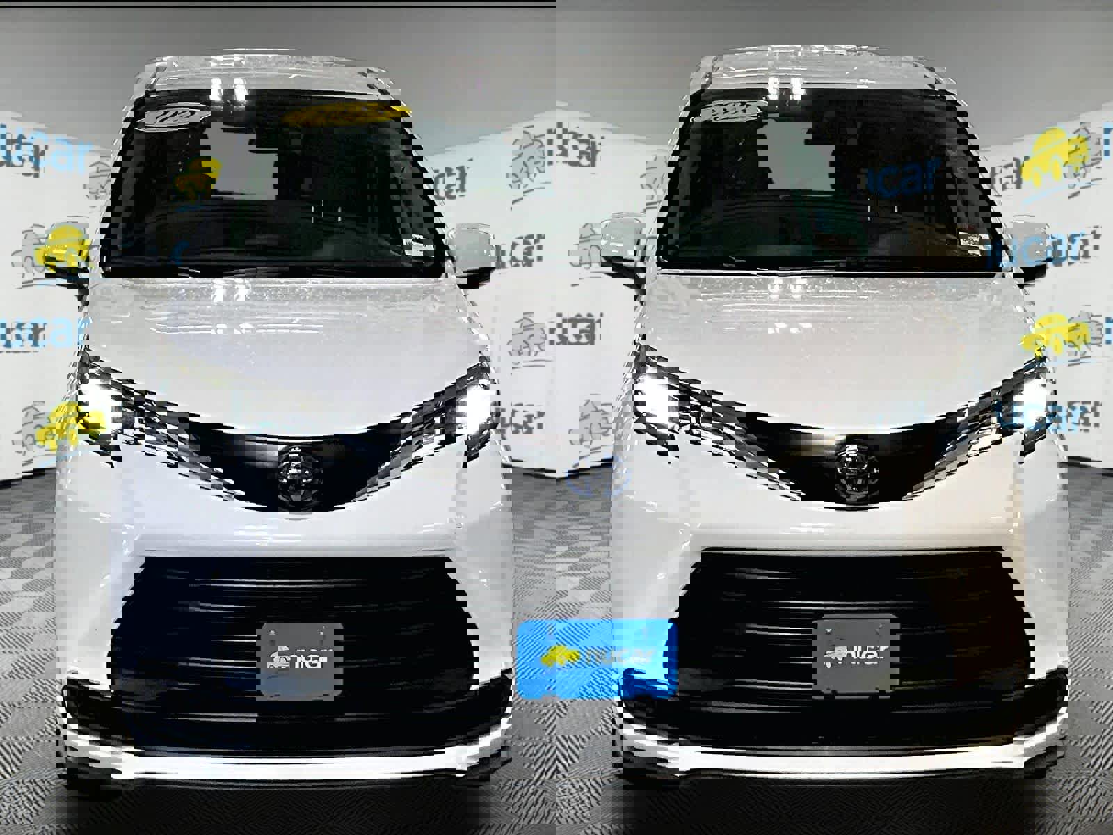 Used 2025 Toyota Sienna LE video 2