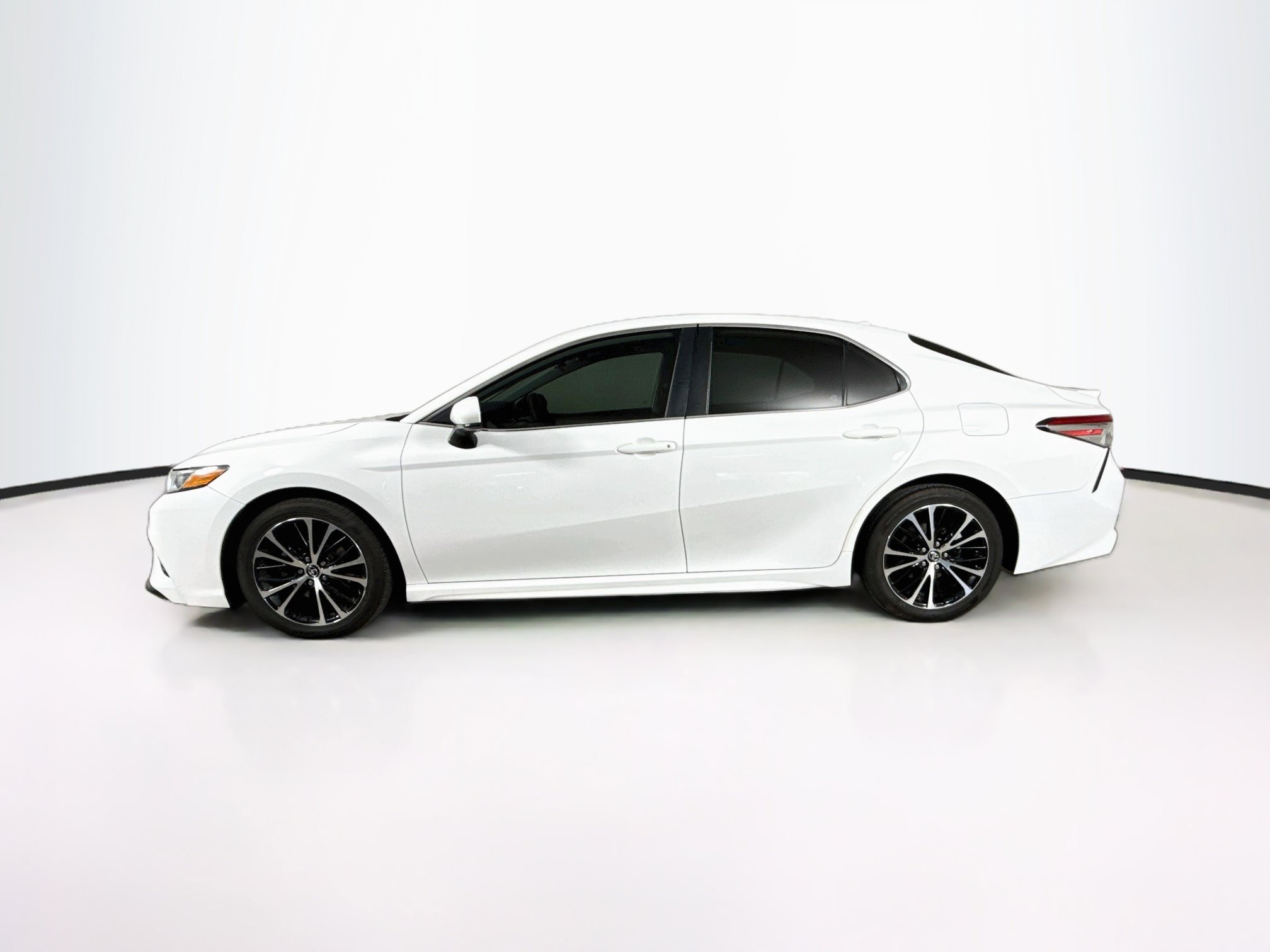 Used 2019 Toyota Camry SE FWD image 7