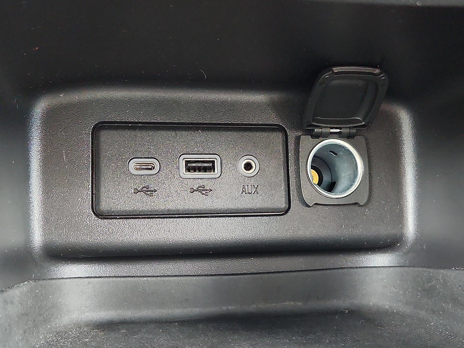 Used 2024 Chevrolet Equinox LT w/ LPO, Floor Liner Package FWD image 19