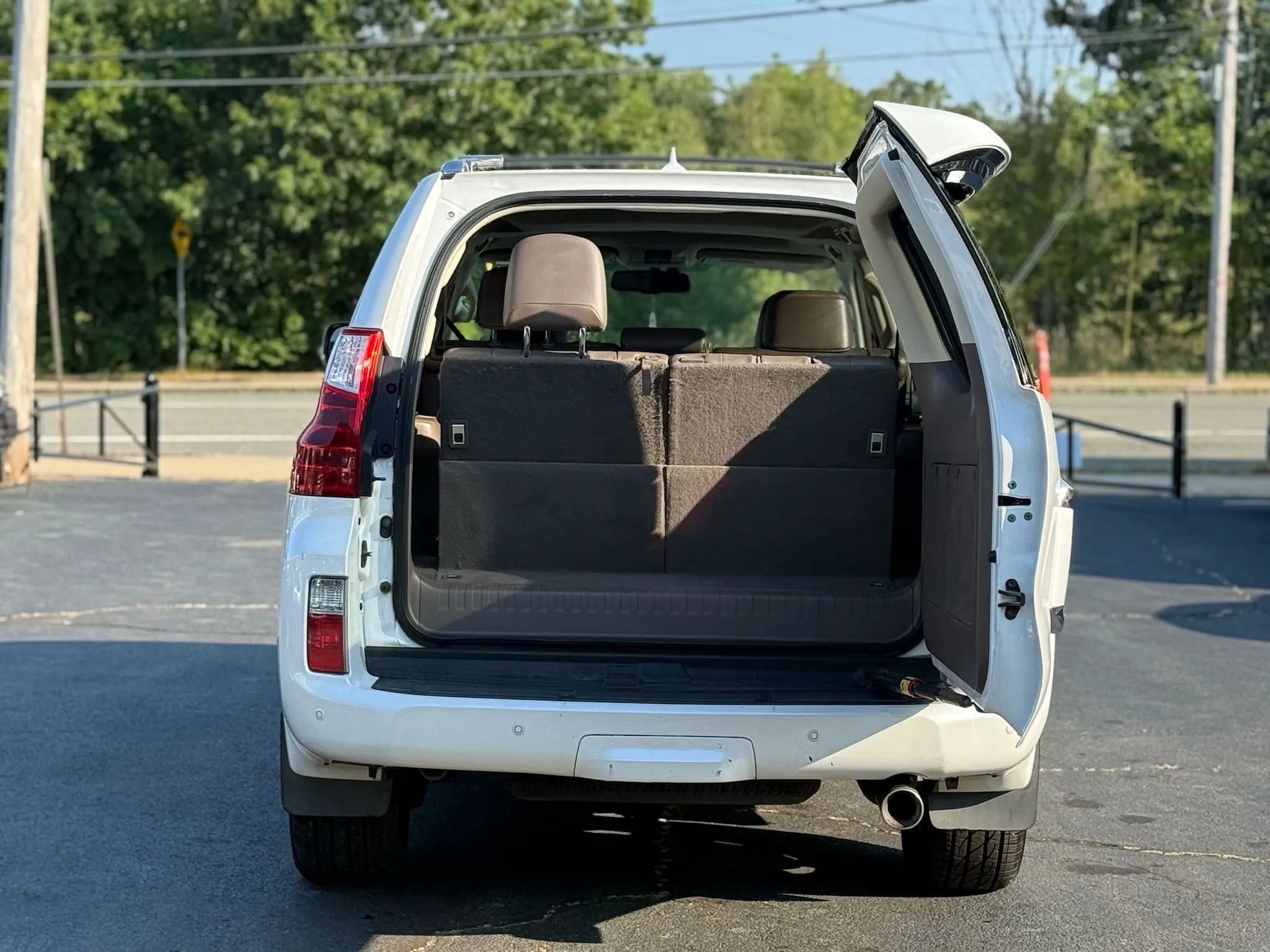 Used 2011 Lexus GX 460 image 19