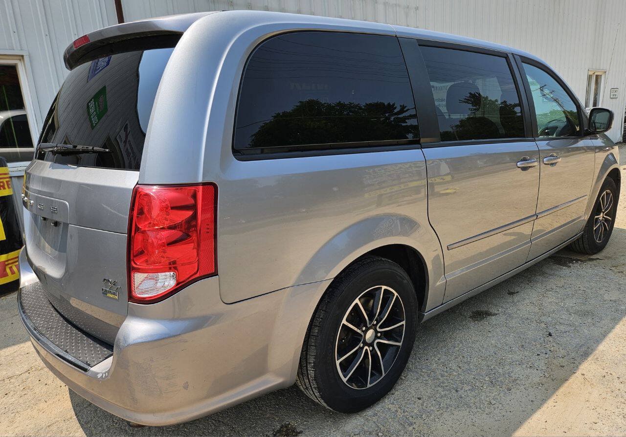 Used 2015 Dodge Grand Caravan R/T FWD image 4