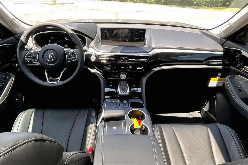Used 2024 Acura MDX SH-AWD w/ Technology Package image 2
