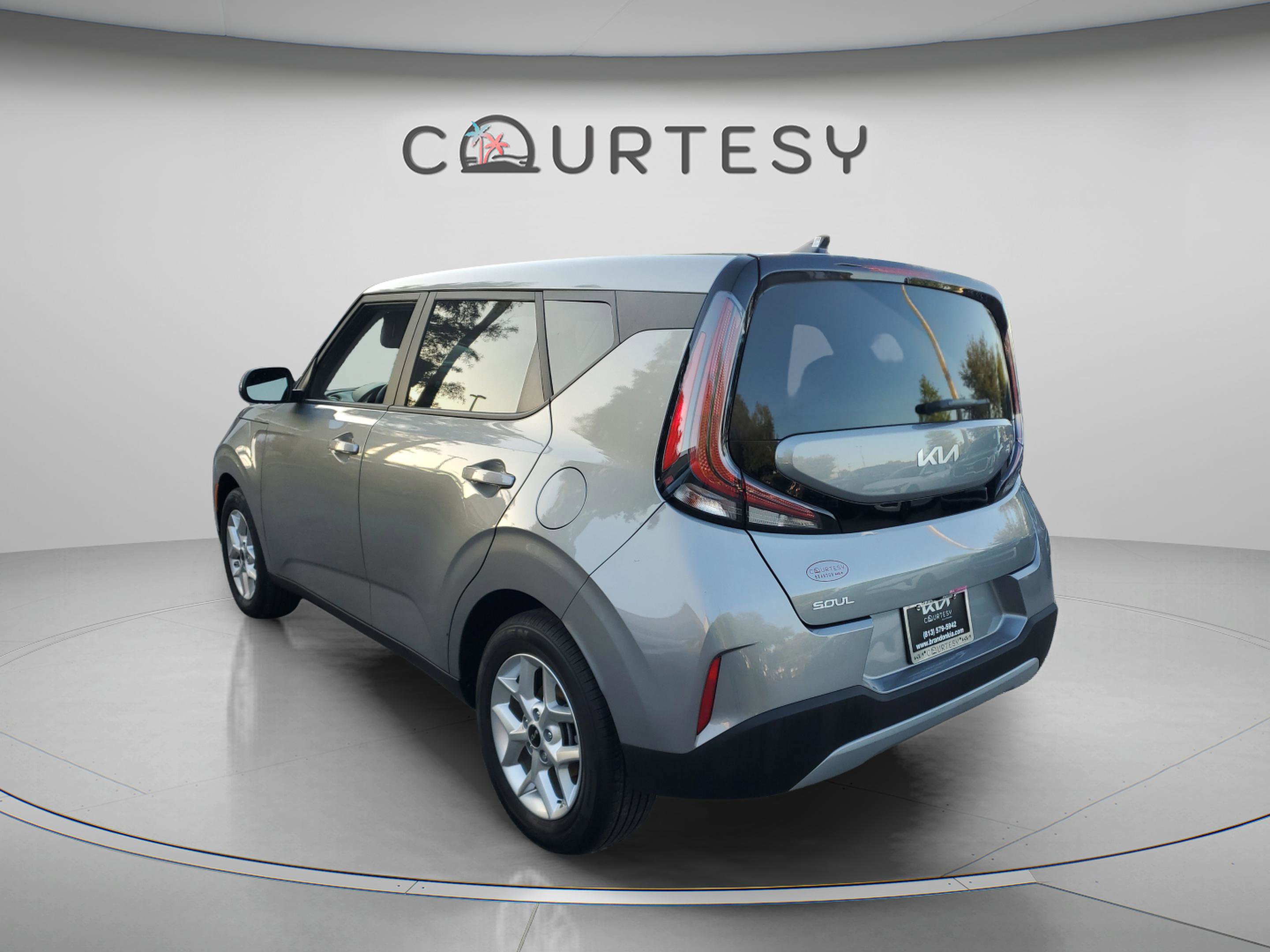 Certified 2025 Kia Soul LX w/ LX Technology Package FWD image 2