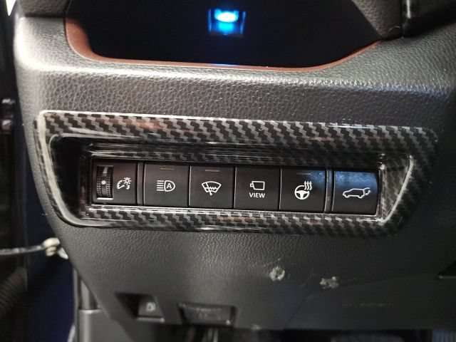 Used 2020 Toyota RAV4 Limited AWD/4WD image 17