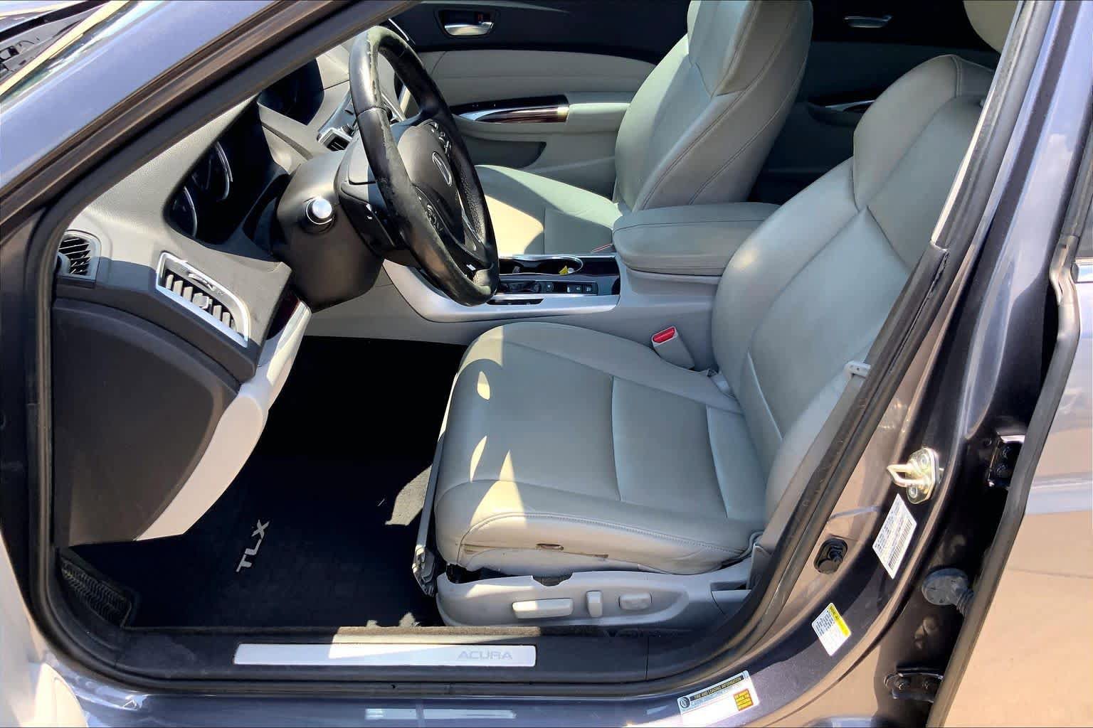 Used 2017 Acura TLX FWD image 8