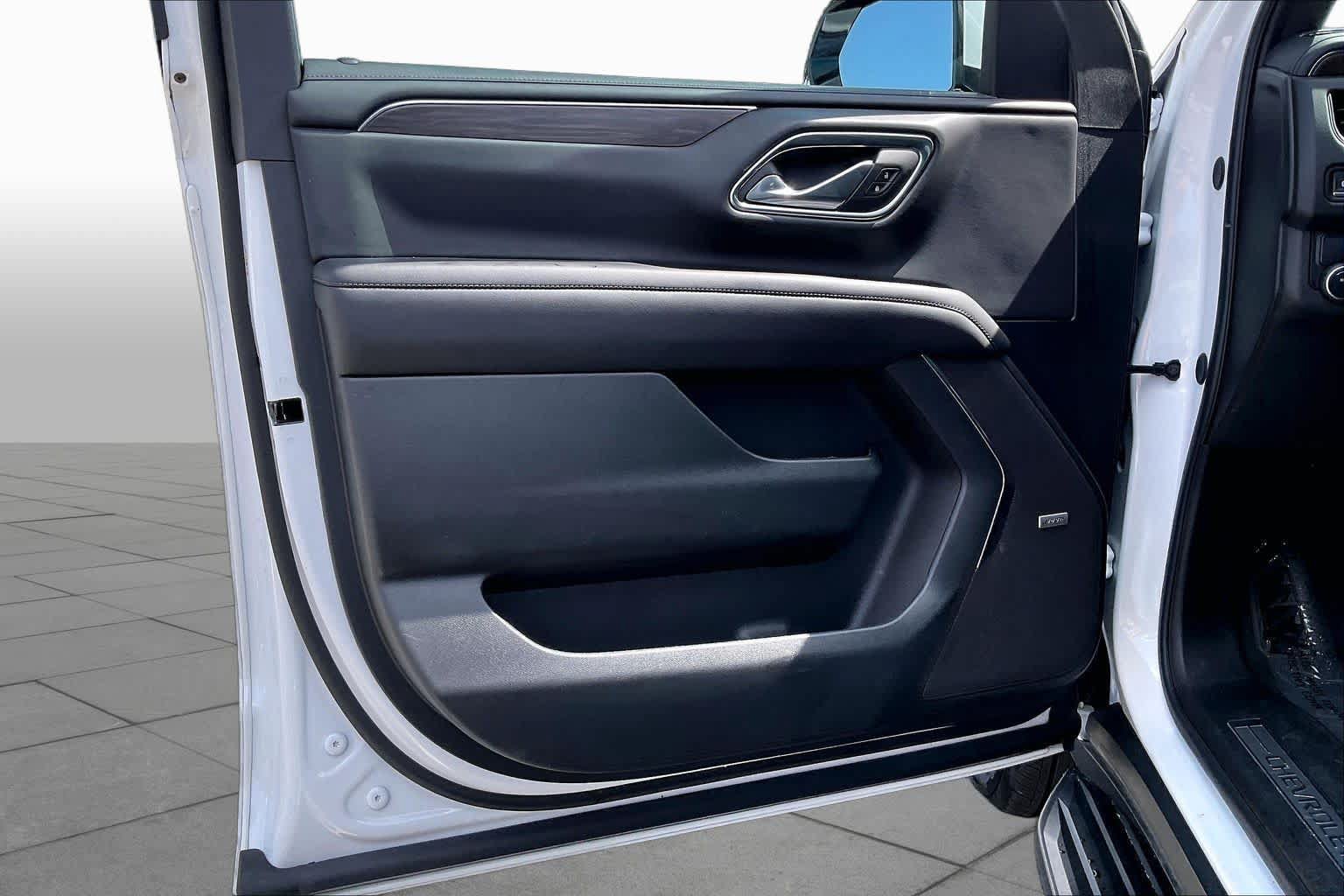 Certified 2024 Chevrolet Suburban LT RWD image 22