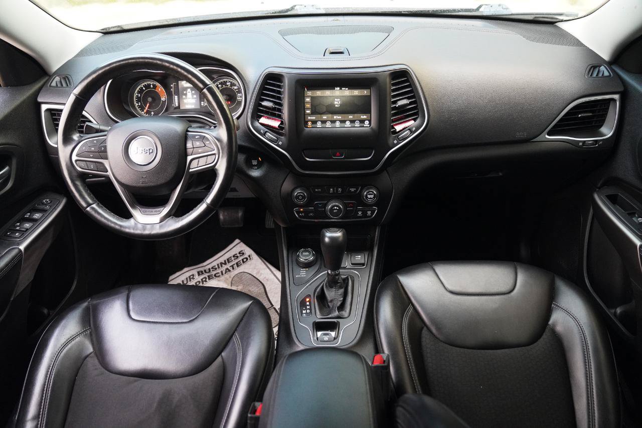 Used 2019 Jeep Cherokee Latitude Plus w/ Cold Weather Group AWD/4WD image 30