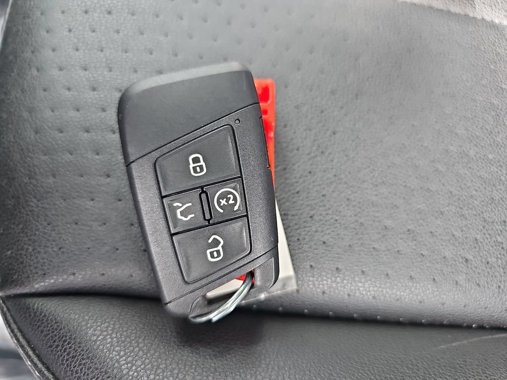 Used 2023 Volkswagen Tiguan SE AWD/4WD image 34
