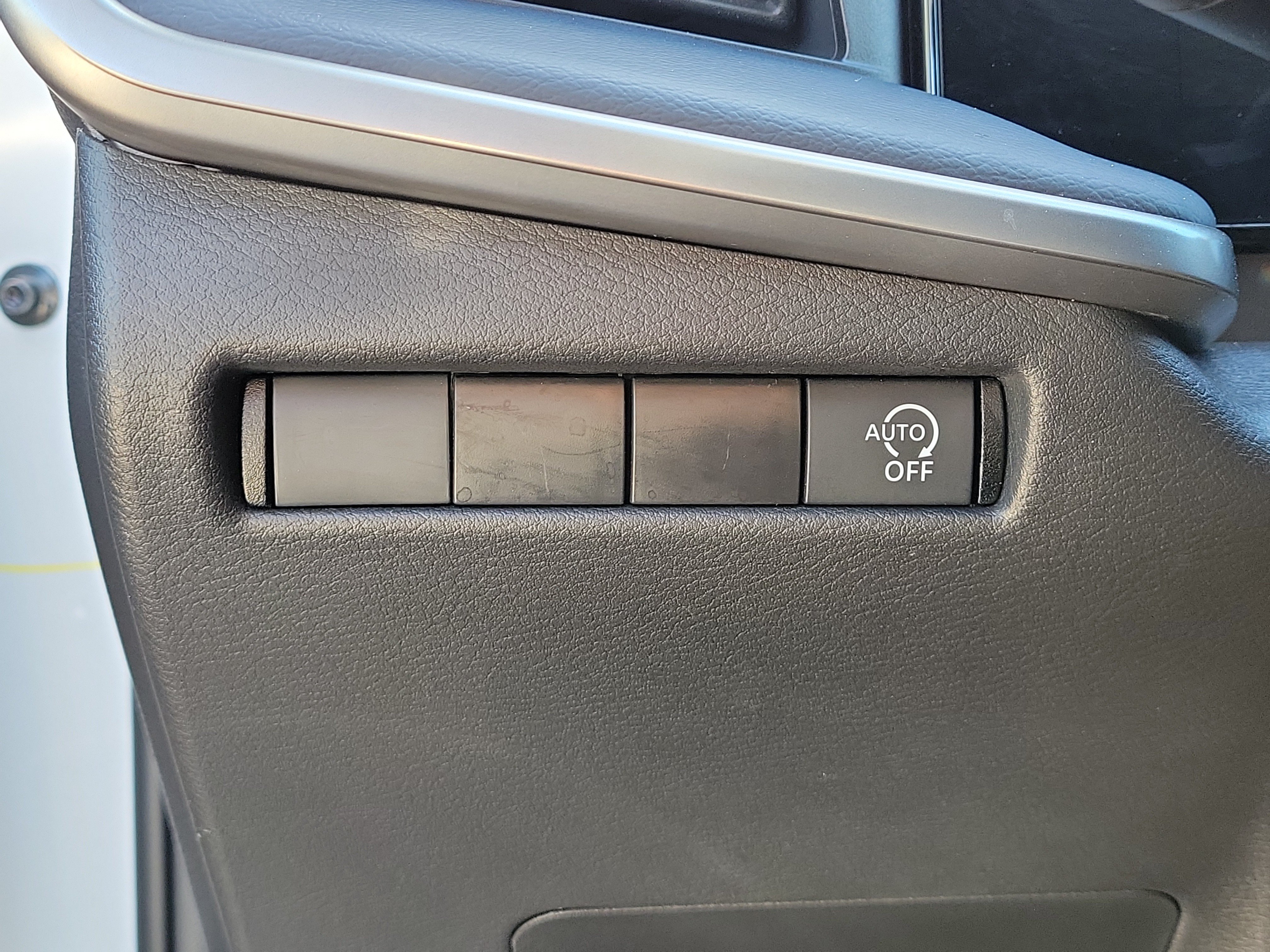 Certified 2025 Nissan Kicks S FWD image 31