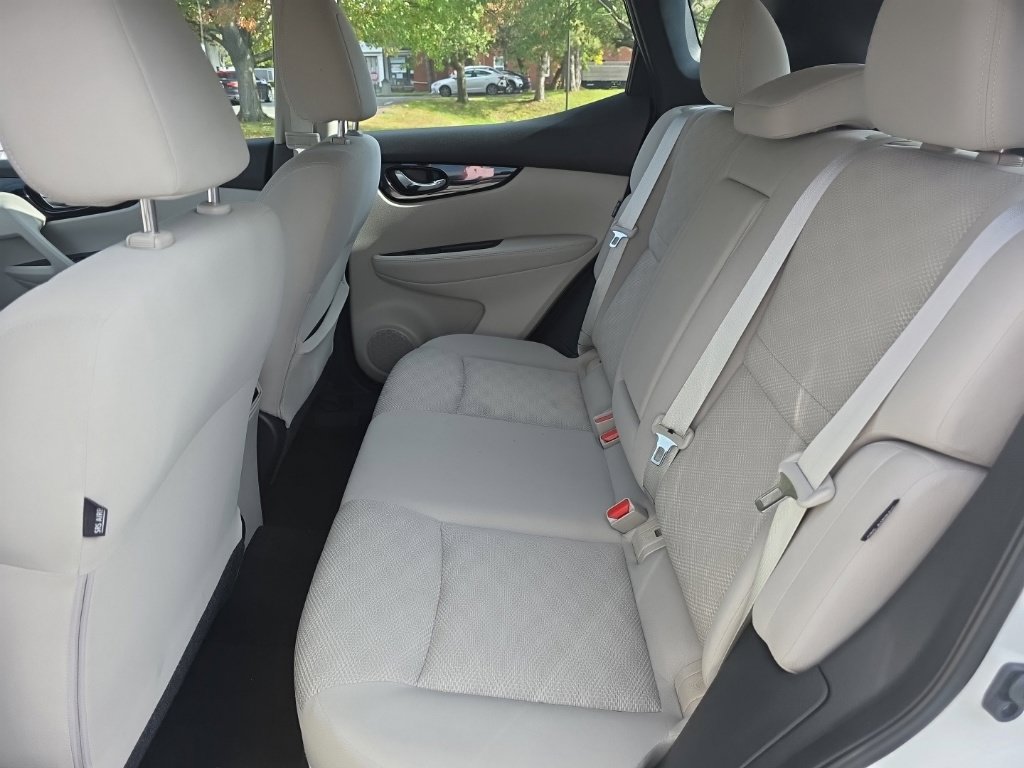 Used 2021 Nissan Rogue Sport SV AWD/4WD image 24