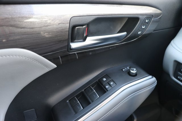 Used 2023 Toyota Highlander L image 20