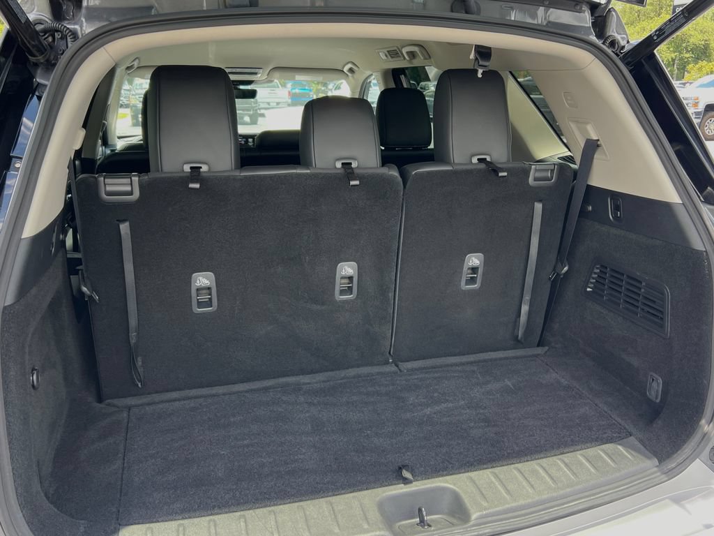 Used 2025 Nissan Pathfinder SL AWD/4WD image 19