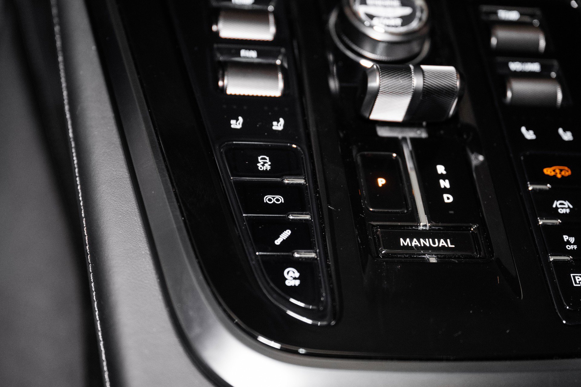 Used 2025 Aston Martin DBX 707 image 44