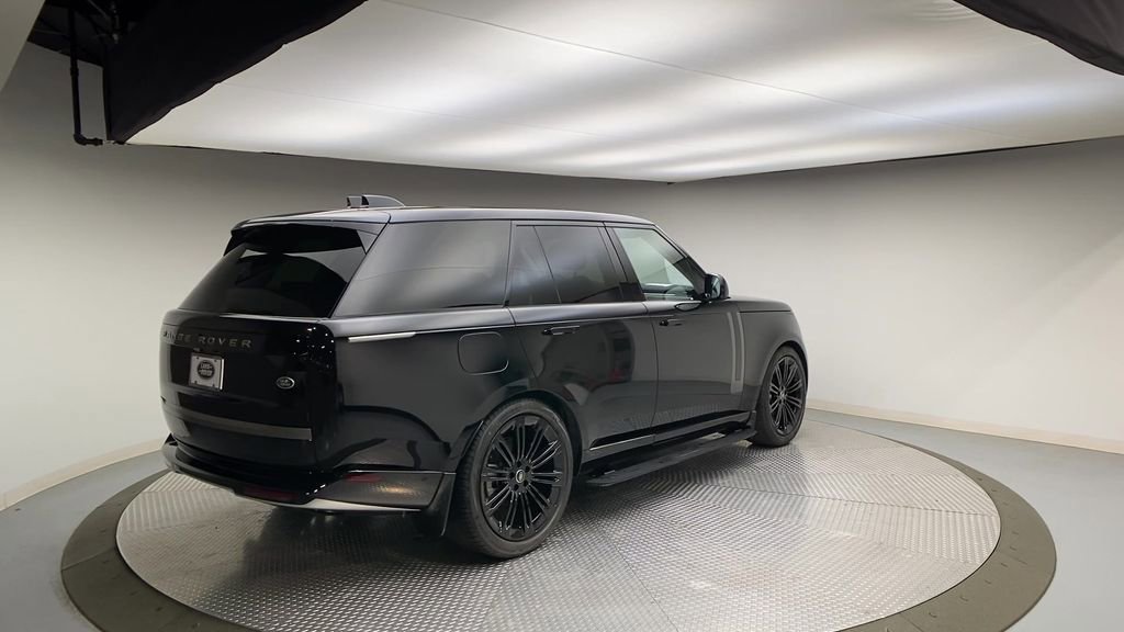 Used 2023 Land Rover Range Rover SE image 8