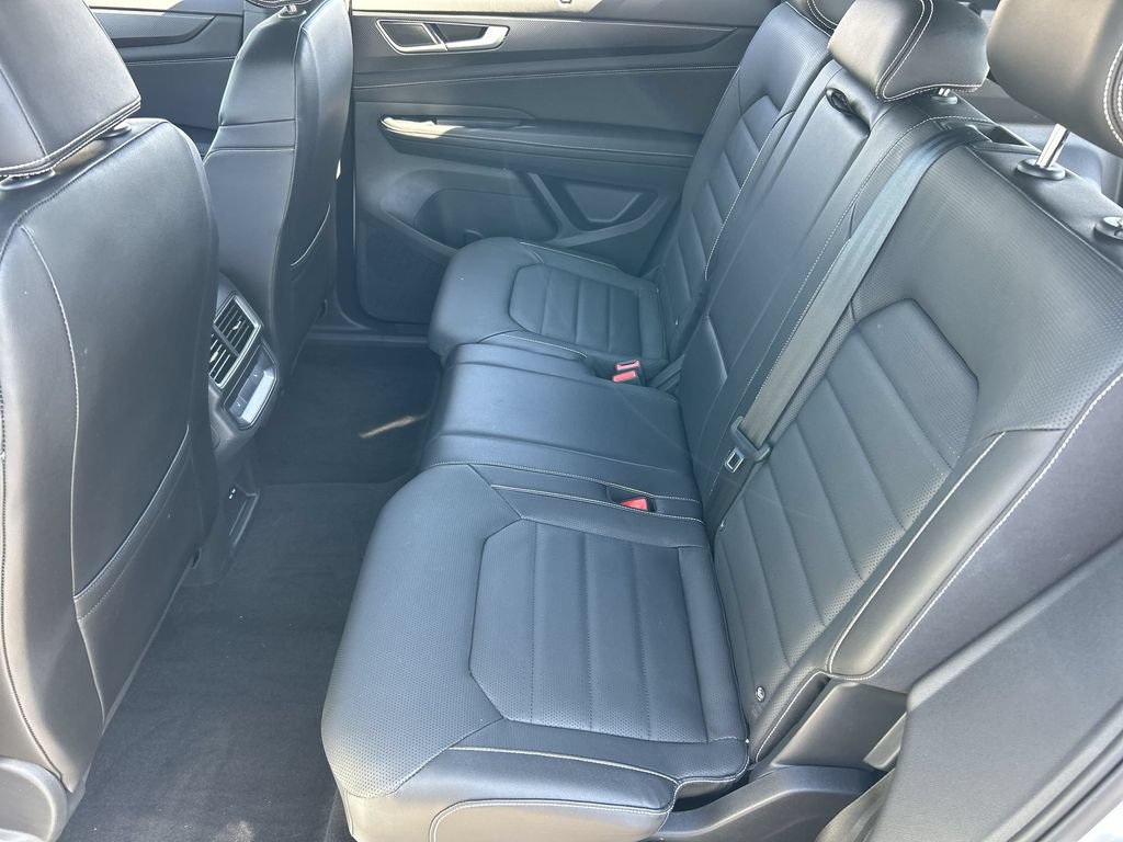 Used 2024 Volkswagen Atlas Cross Sport SEL R-Line AWD/4WD image 26