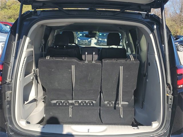 Used 2024 Chrysler Pacifica Touring-L image 9