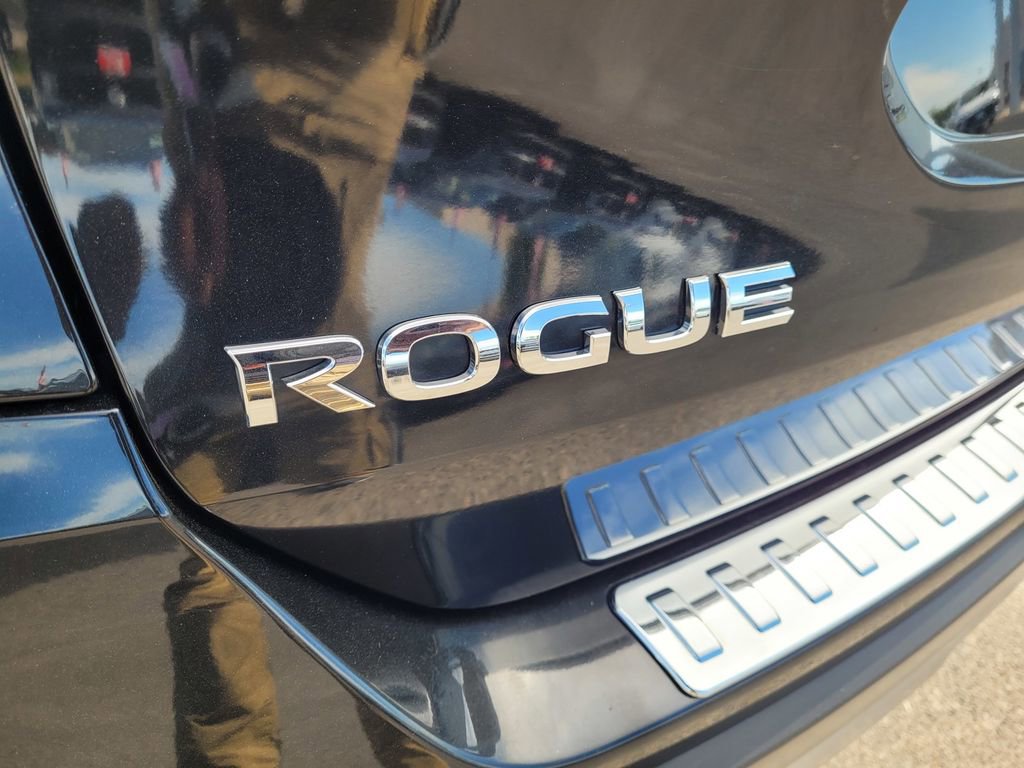 Used 2018 Nissan Rogue SV image 24