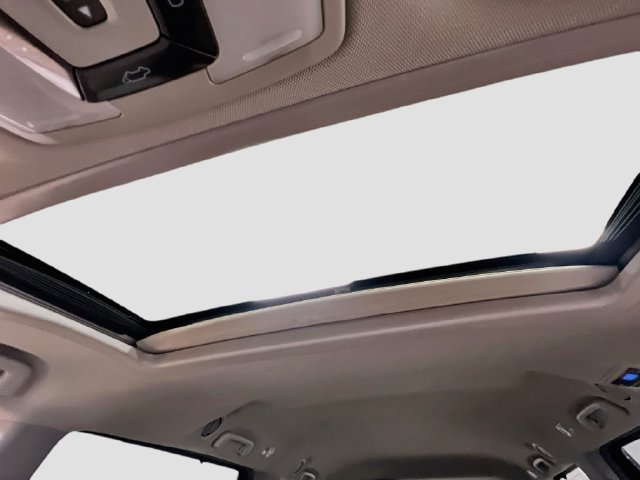 Used 2018 Toyota Sienna XLE w/ XLE Navigation Package FWD image 23