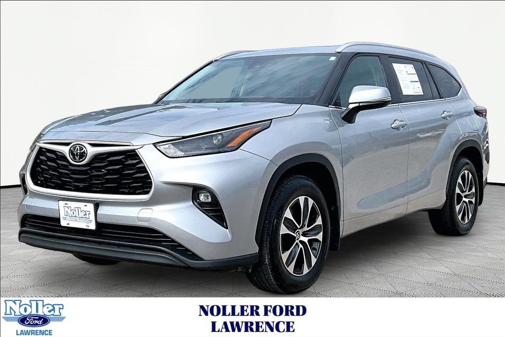 Used 2025 Toyota Highlander XLE AWD/4WD image 1