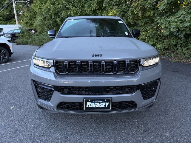 New 2027 Jeep Grand Cherokee L Limited AWD/4WD image 3