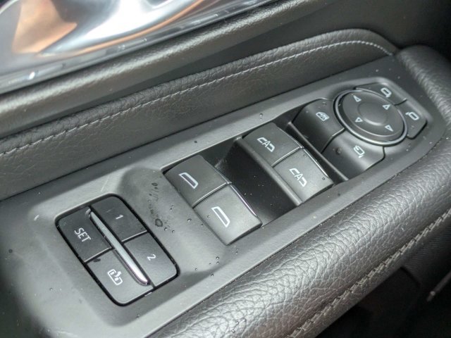 Used 2024 GMC Yukon Denali RWD image 27