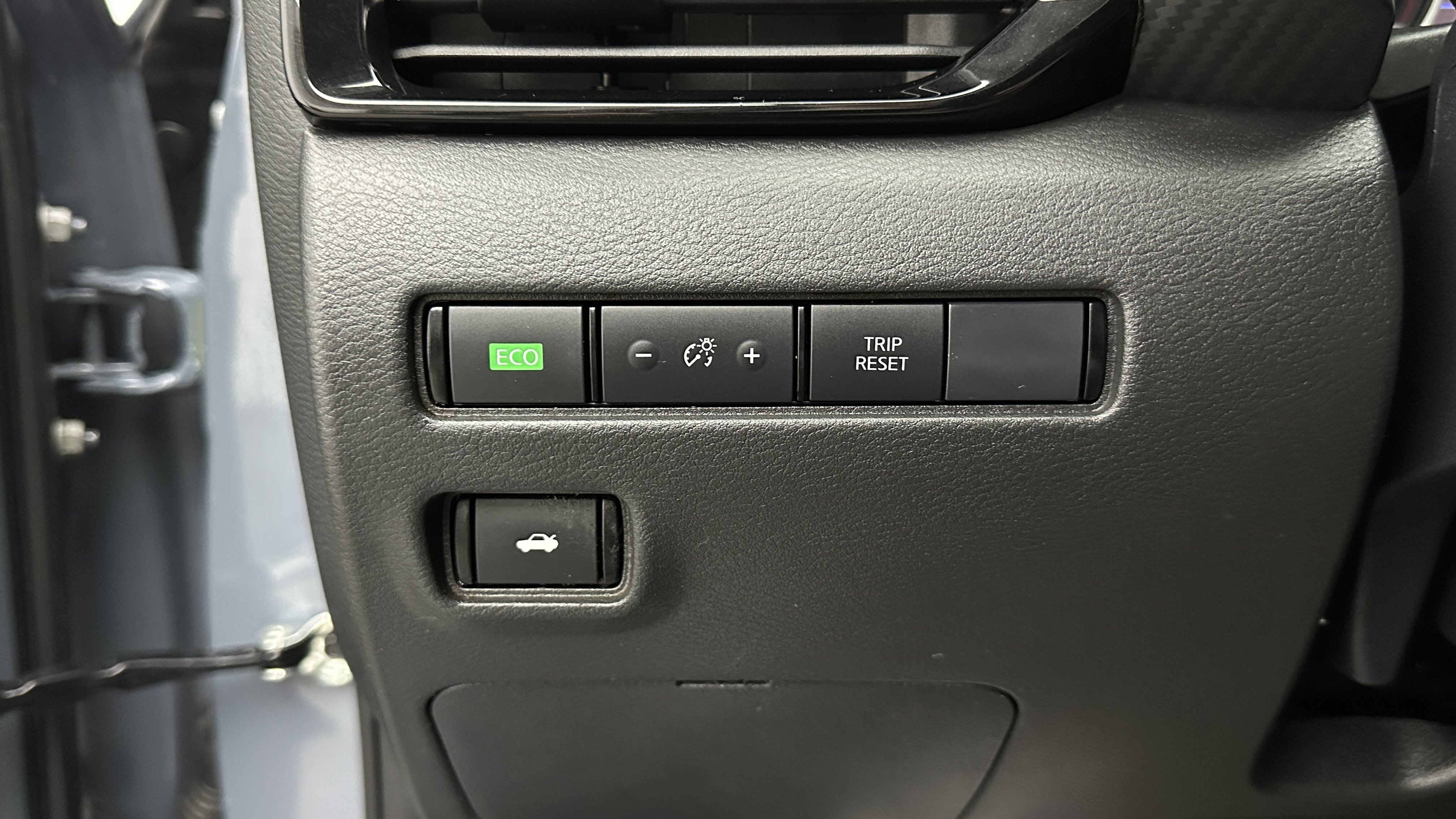 Used 2025 Nissan Sentra SR FWD image 15