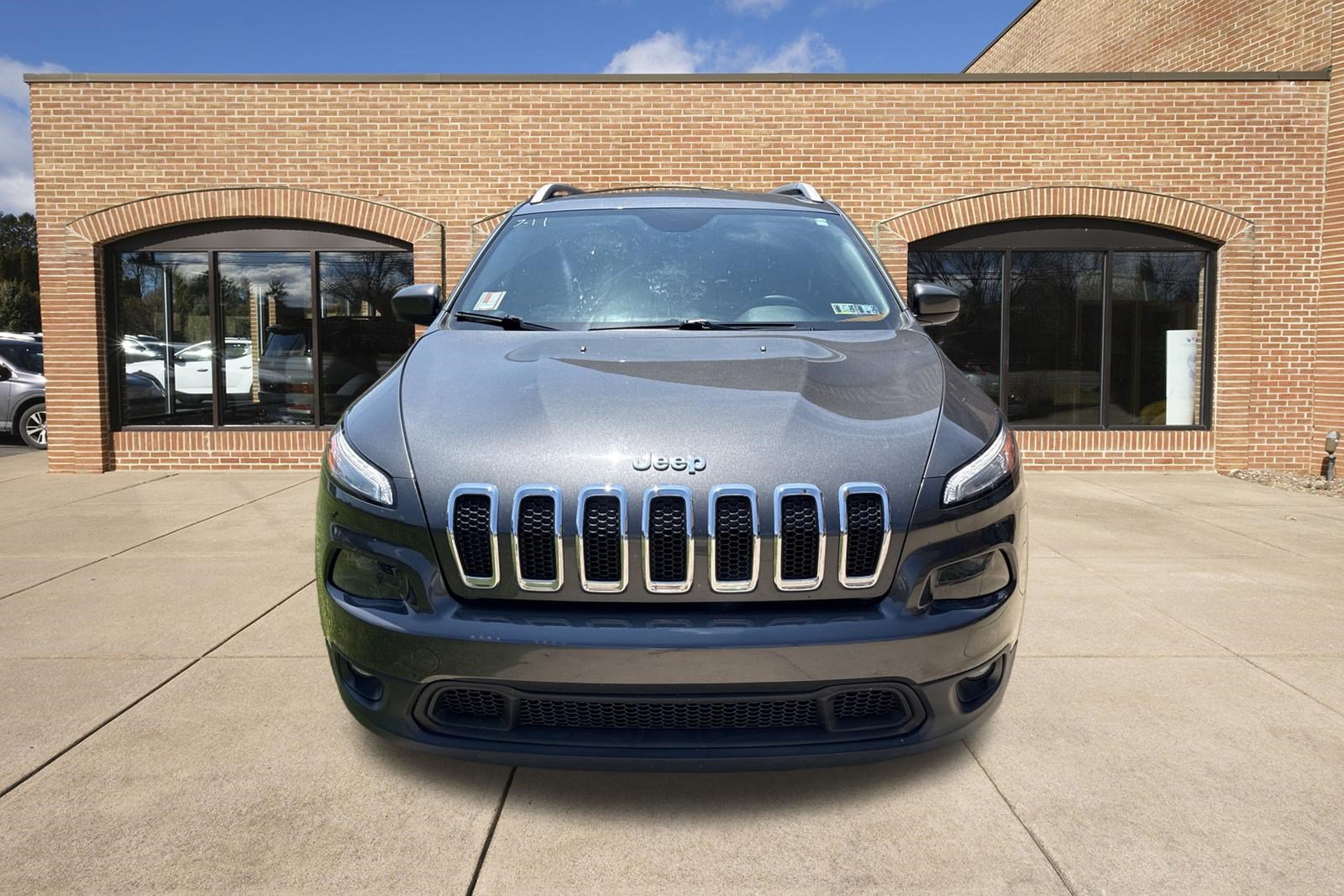 Used 2015 Jeep Cherokee Latitude w/ Cold Weather Group AWD/4WD image 9
