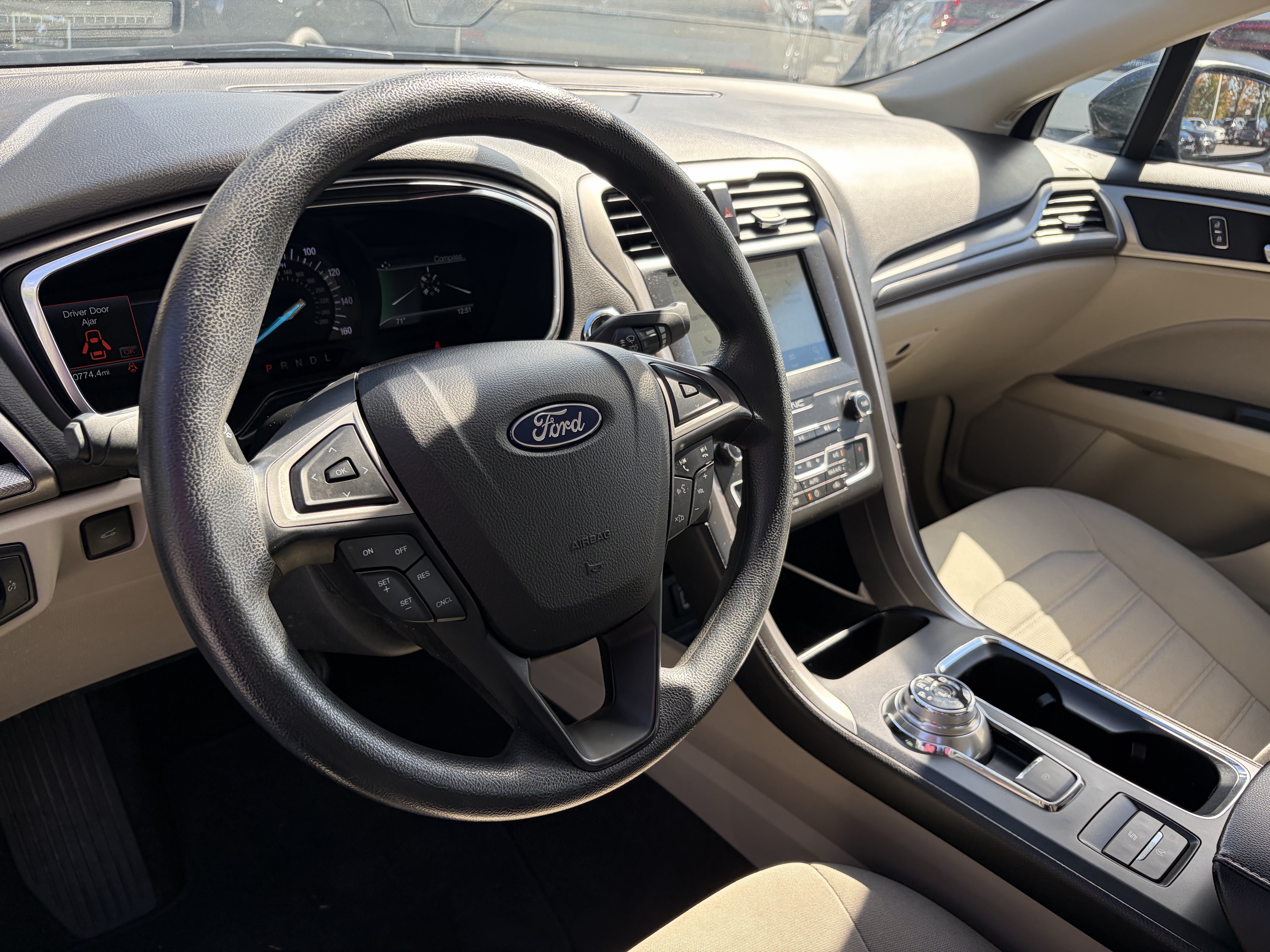 Used 2020 Ford Fusion SE FWD image 11