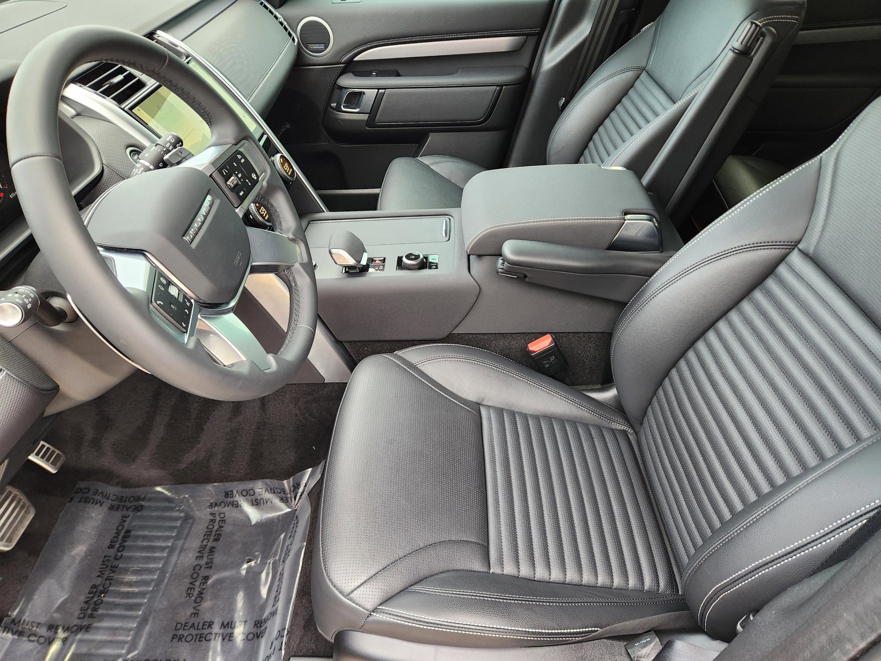 Certified 2025 Land Rover Discovery Dynamic SE AWD/4WD image 8