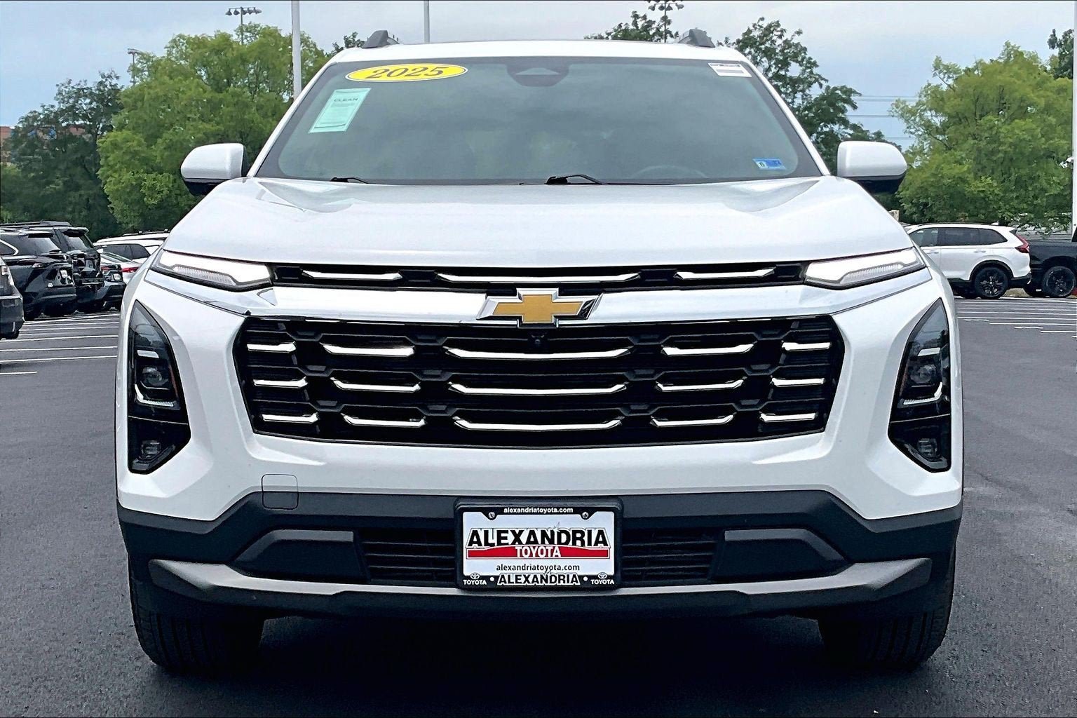 Used 2025 Chevrolet Equinox LT w/ Convenience Package II AWD/4WD image 3