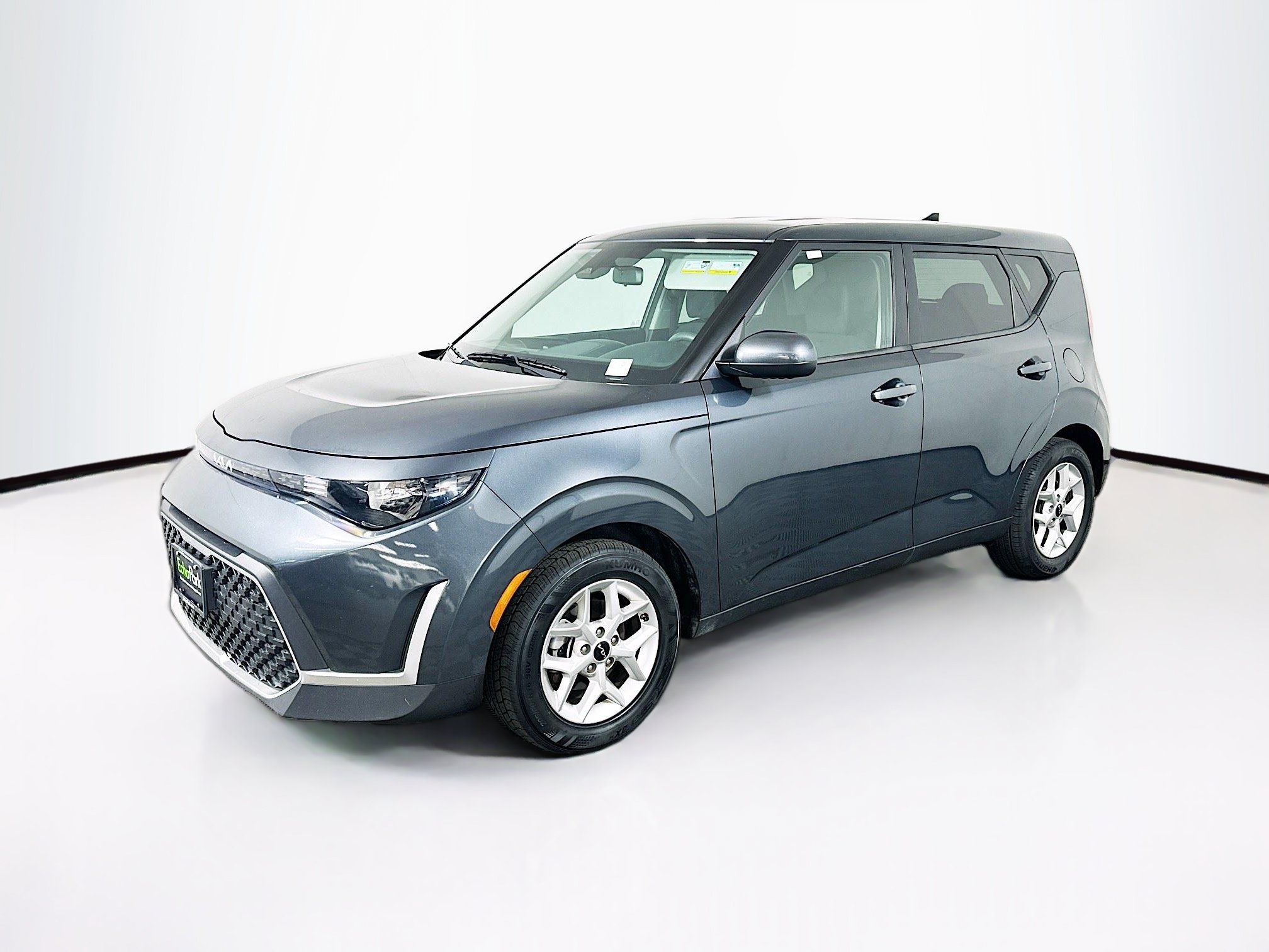 Used 2025 Kia Soul LX w/ LX Technology Package FWD image 3