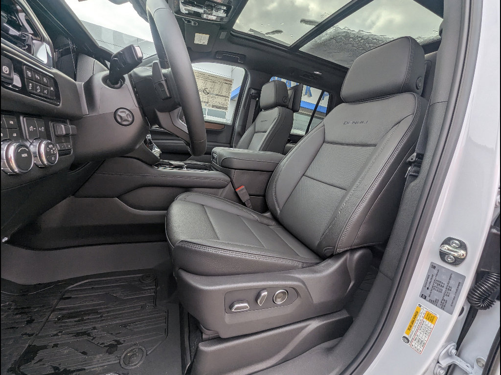 New 2026 GMC Yukon Denali w/ Advanced Technology Package AWD/4WD image 13