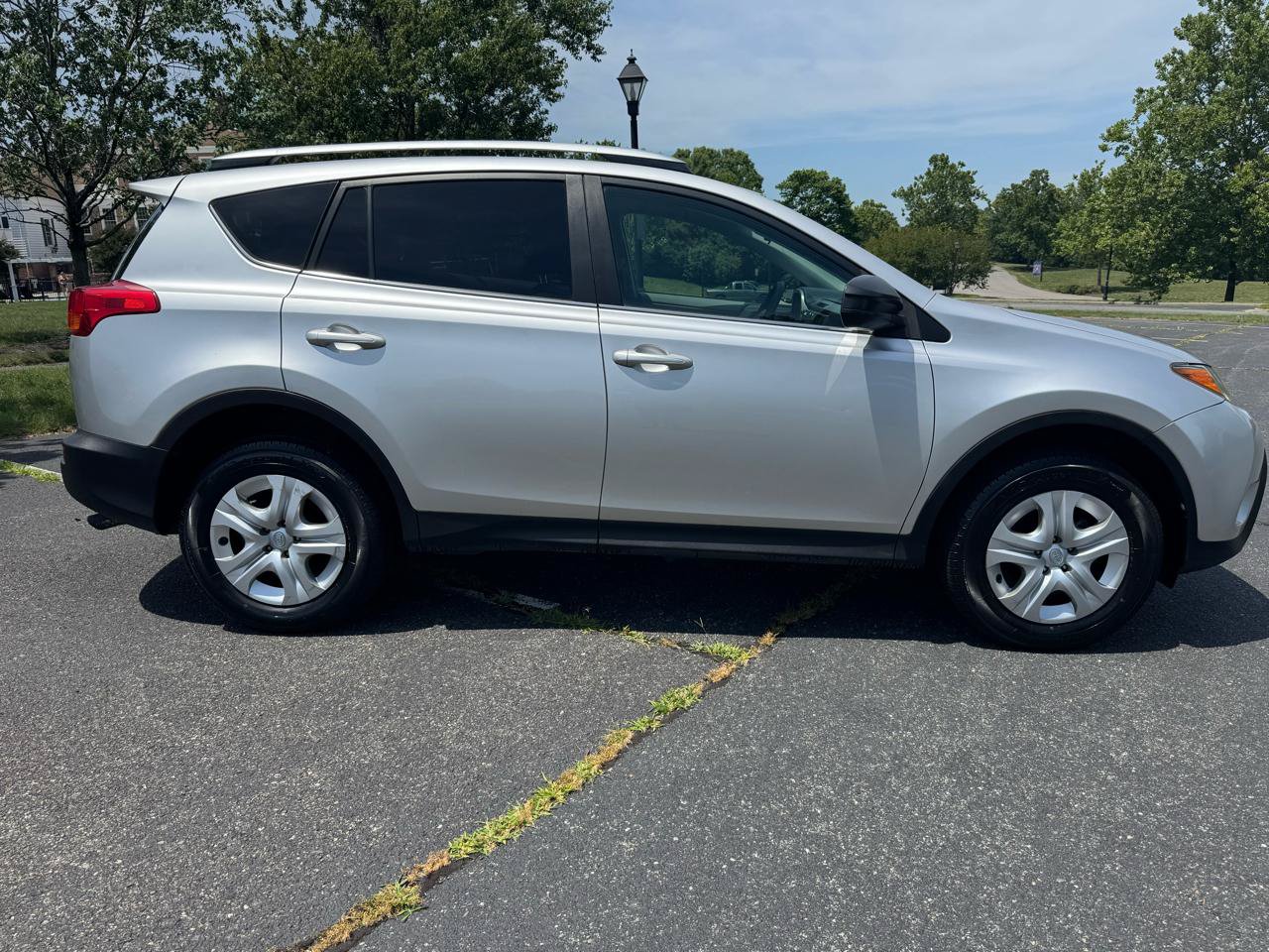 Used 2013 Toyota RAV4 LE AWD/4WD image 19