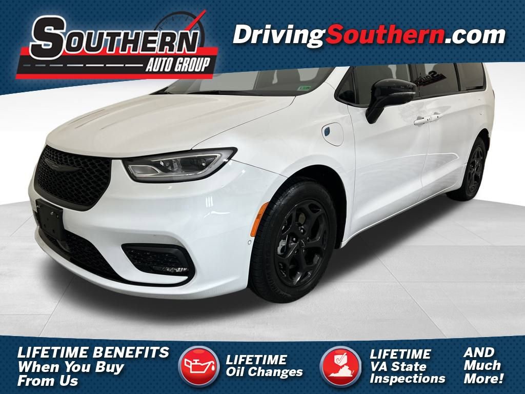 Used 2024 Chrysler Pacifica Select