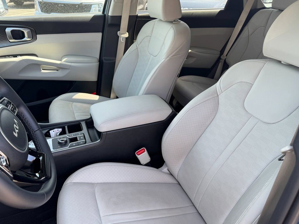 Used 2025 Kia Sorento EX image 11