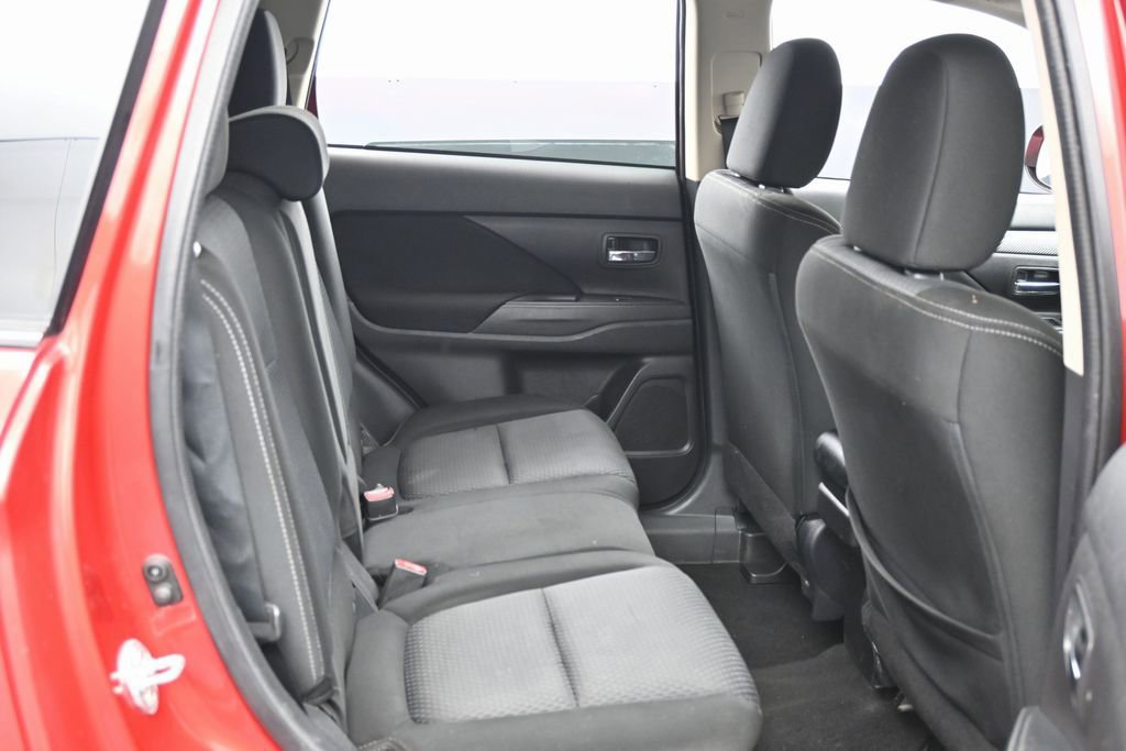 Used 2018 Mitsubishi Outlander ES image 13