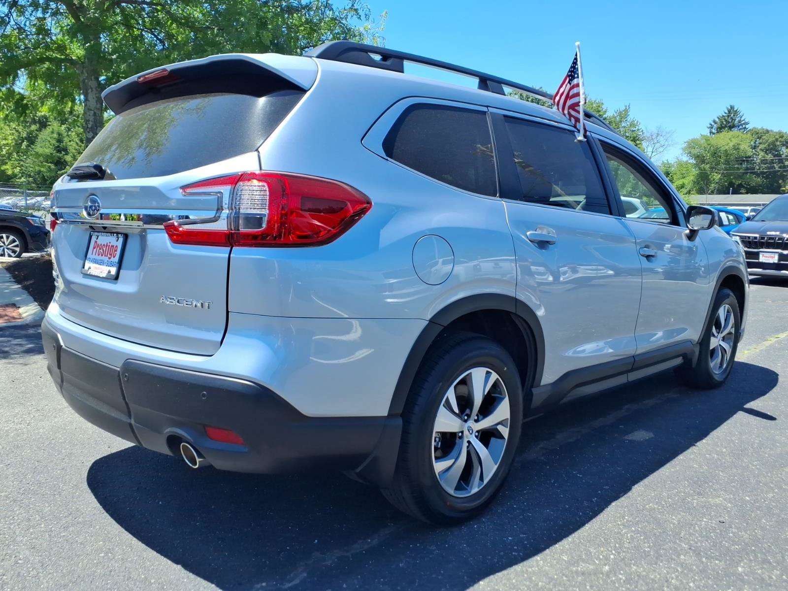 Certified 2023 Subaru Ascent Premium w/ Convenience Package AWD/4WD image 2