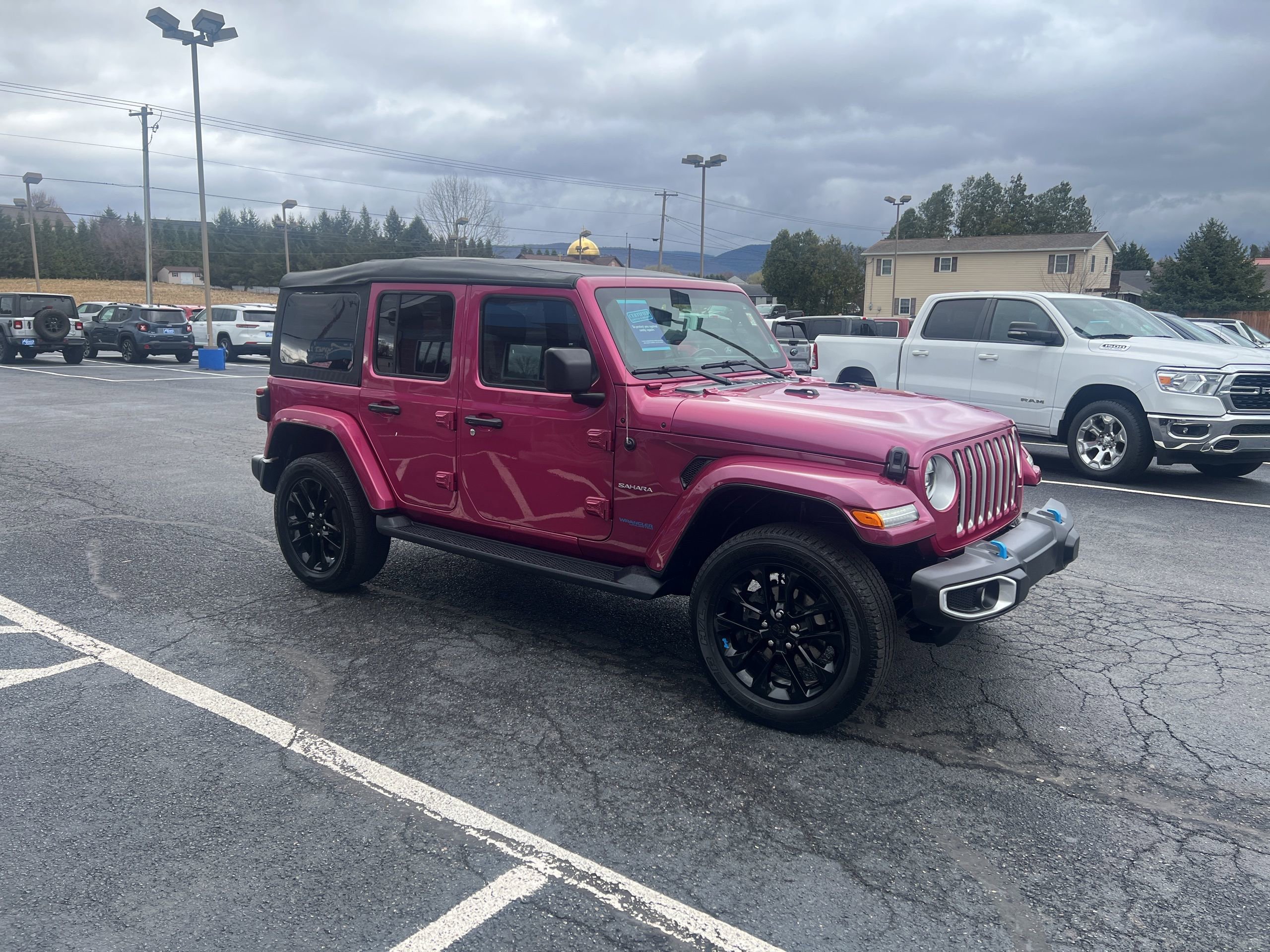 Used 2022 Jeep Wrangler Unlimited Sahara w/ Cold Weather Group AWD/4WD image 7