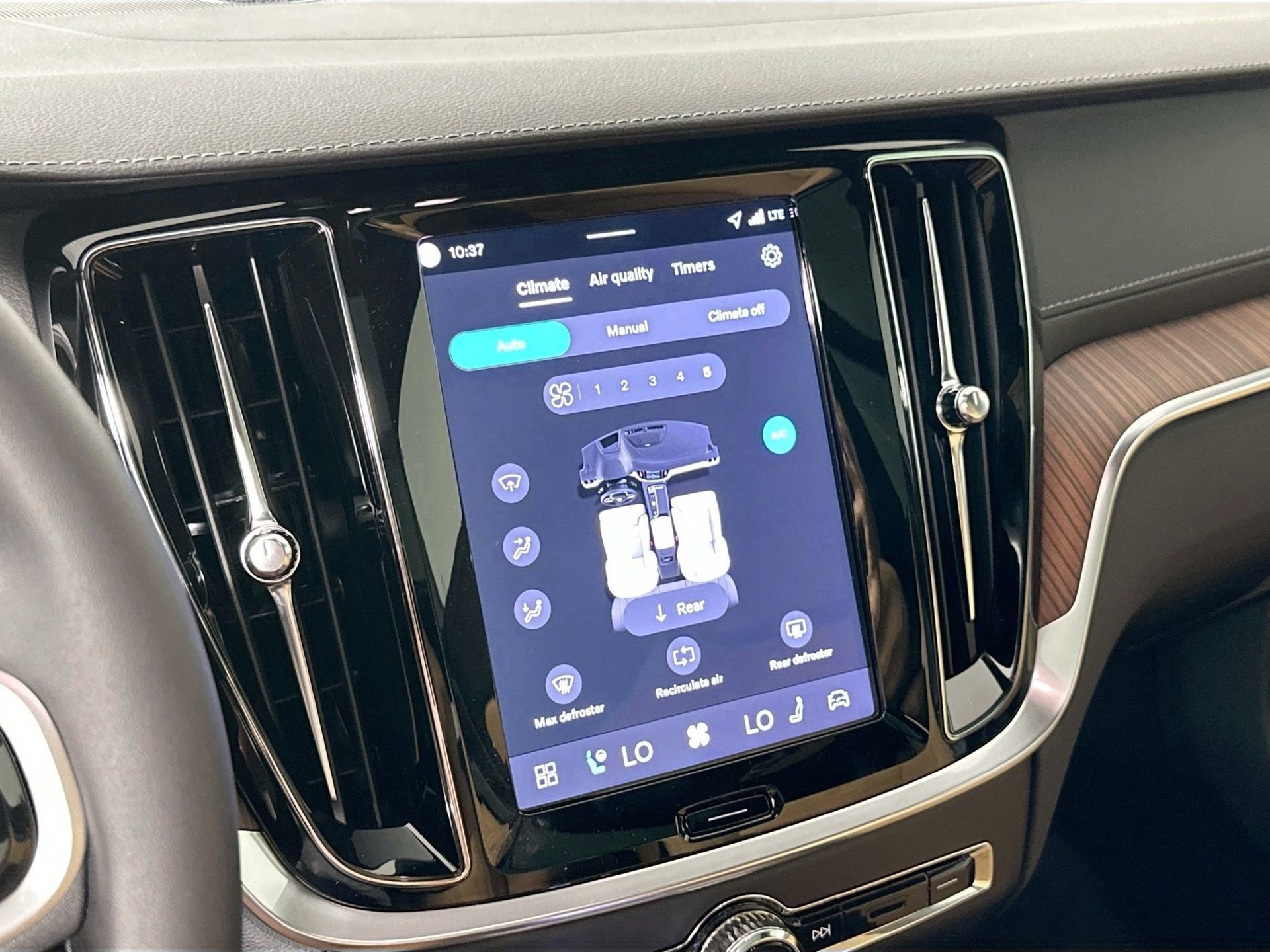 New 2026 Volvo V60 B5 Cross Country Ultra w/ Protection Package Premier image 15