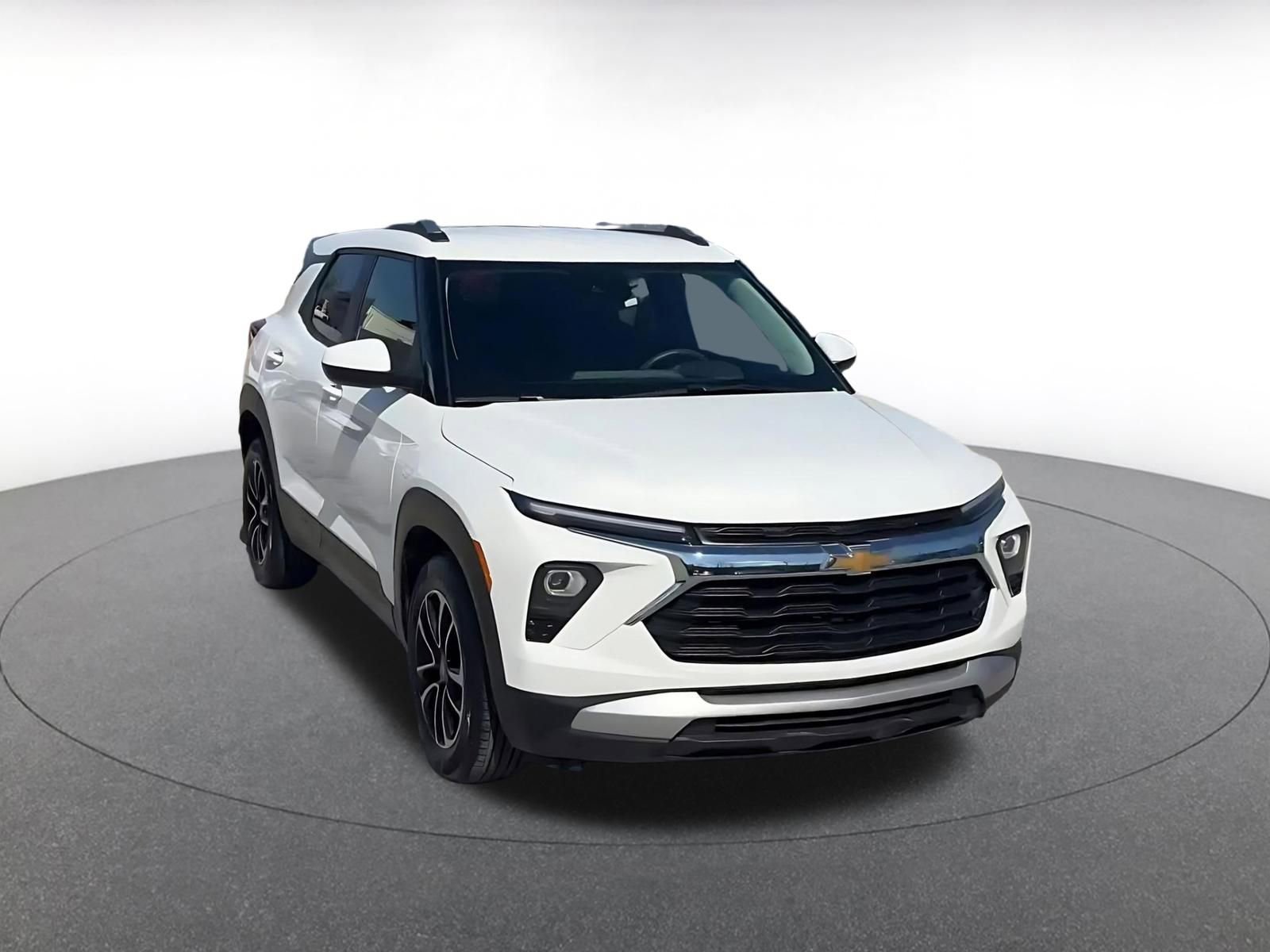 Used 2025 Chevrolet TrailBlazer LT image 3
